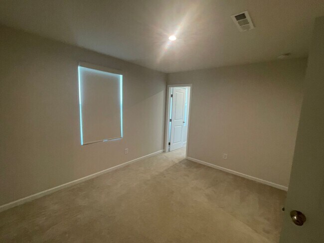 Building Photo - You’ve Got to See This Rental!