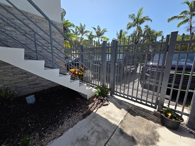 Building Photo - 1605 E Broward Blvd