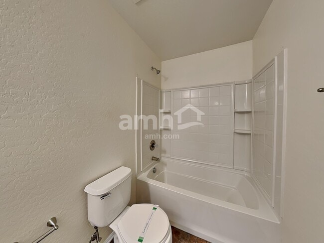 Building Photo - 1033 S Deerfield Ln