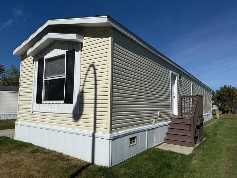 Building Photo - 12501 Apple Ln