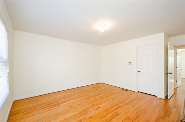 Building Photo - 3950 Chattahoochee Rd