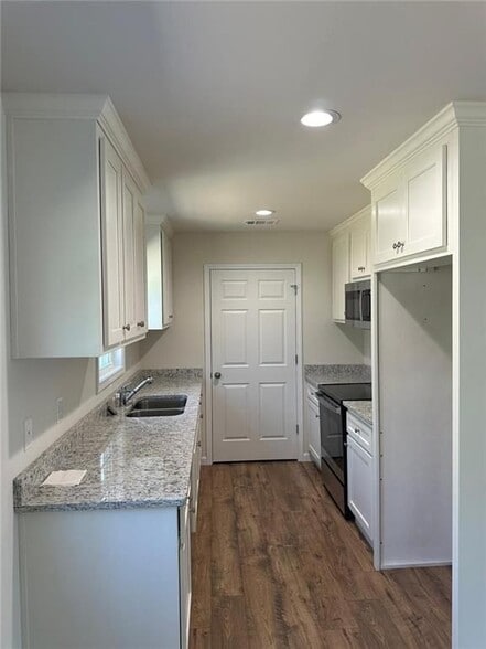 Building Photo - 295 Pony Lake Rd