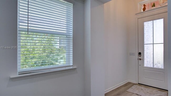 Building Photo - 125 Parrot Ave