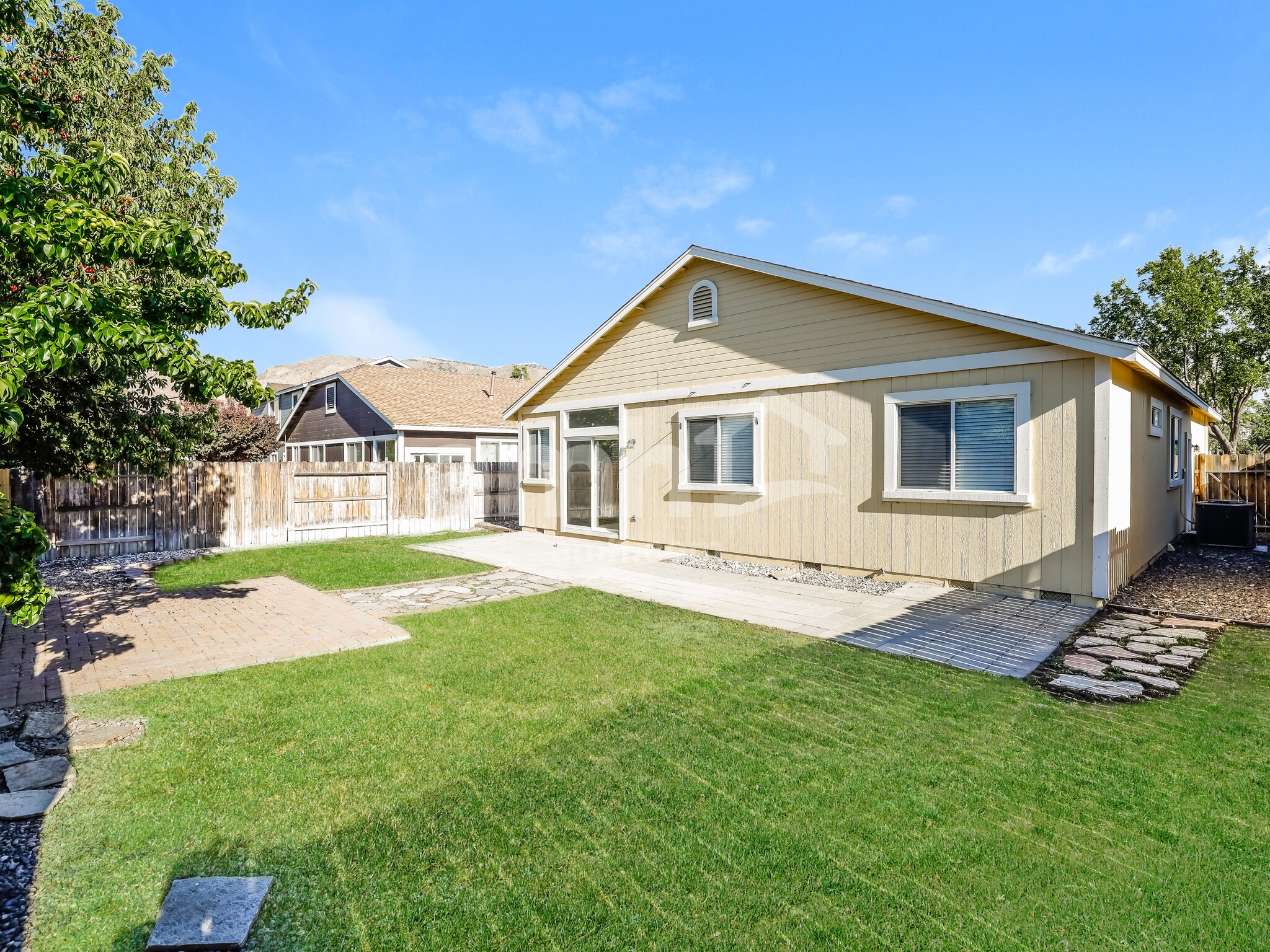 Building Photo - 2215 Eagle Greens Dr