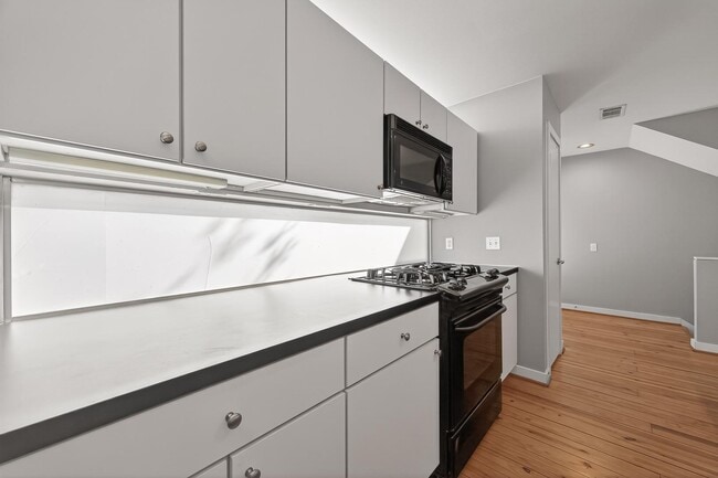 Building Photo - 6911 Yellowstone Way Dr