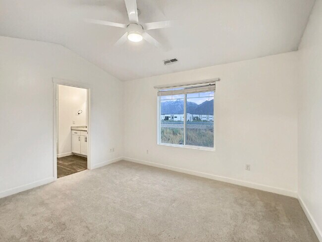 Building Photo - SHORT-TERM LEASE Townhouse in Draper - 3 BD 2.5 BA 2 GA - 2250 Square Feet