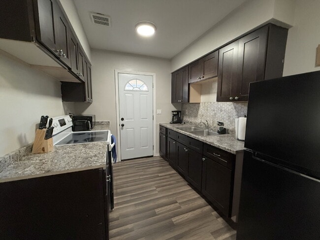 Building Photo - 305 S Lincoln Ave