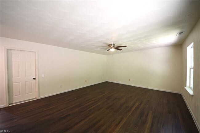 Building Photo - 1109 Lady Ashley Dr