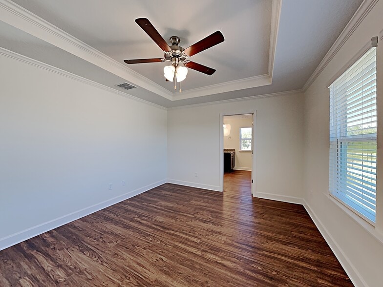 Building Photo - 5945 Hampton Creek Rd