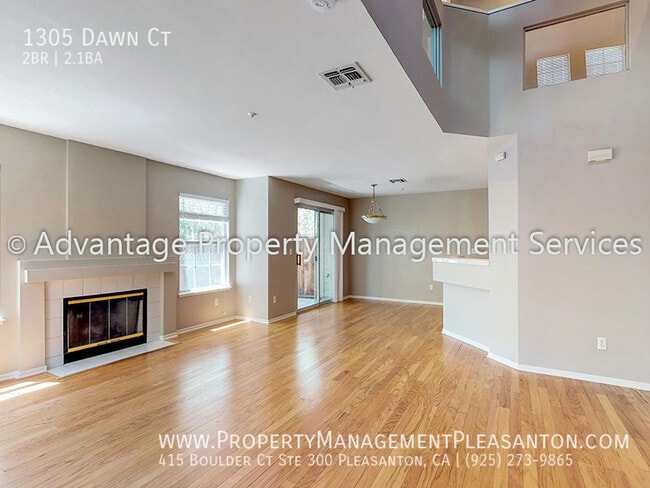 Building Photo - Spacious 2 Bed, 2.5 Bath, Townhome with 2-...