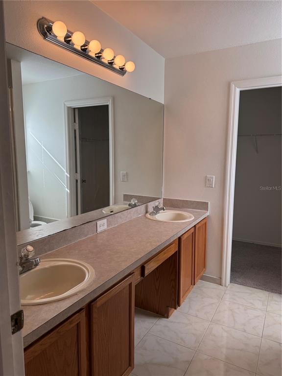 Building Photo - 1349 Ivy Meadow Dr