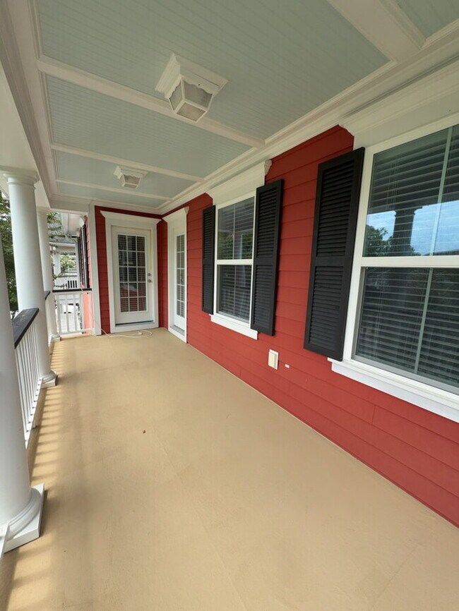Building Photo - 302 Pond Hill Ct