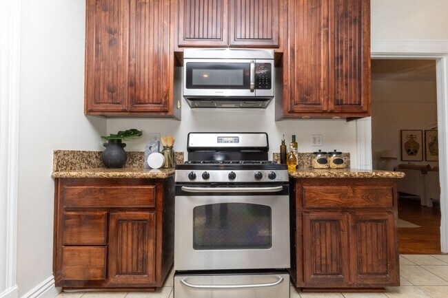 Building Photo - 703 Manzanita Ave