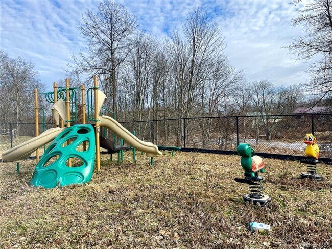 Building Photo - 141 Meadow View Dr