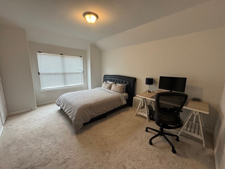 Building Photo - 4100 Smokey Hill Ct