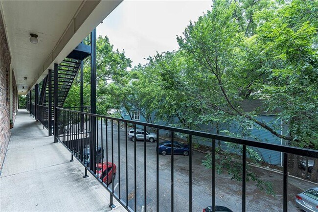 Building Photo - 2100 San Gabriel St