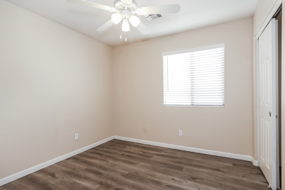 Building Photo - 5509 S 34th Ave