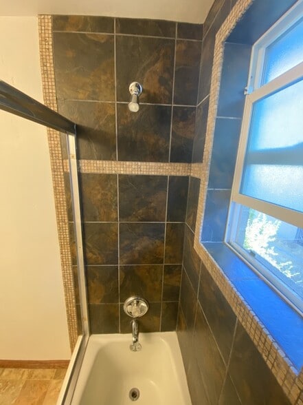 Building Photo - 560 S 1200 E