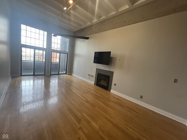 Building Photo - 611 N Park Ave