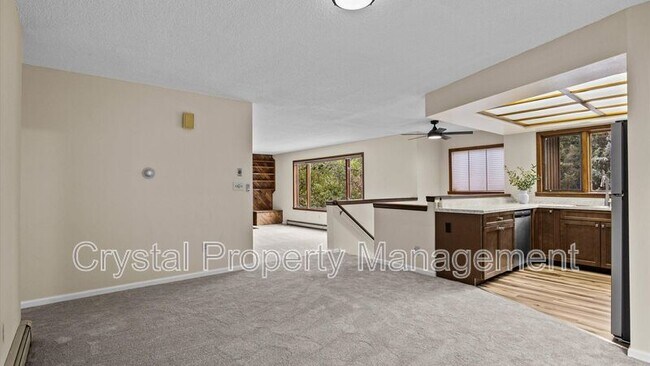 Building Photo - 1001 Walz Ave