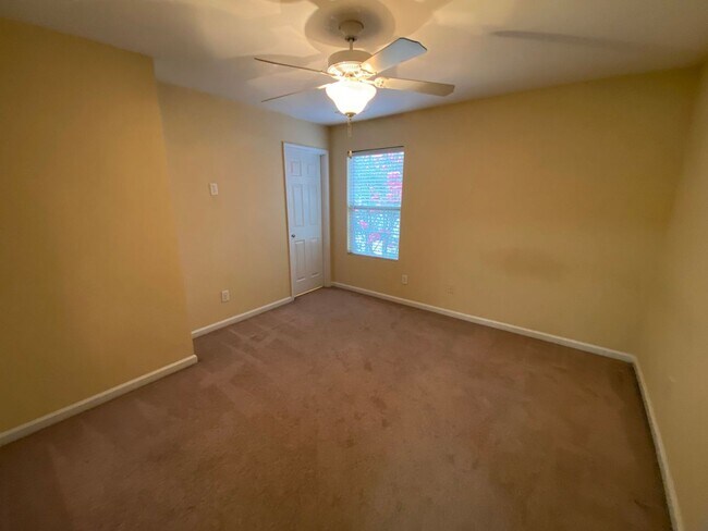 Building Photo - COTTAGE STYLE 4 BED/4 BATH - AVAILABLE AUG...