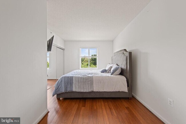 Building Photo - 3101 N Hampton Dr