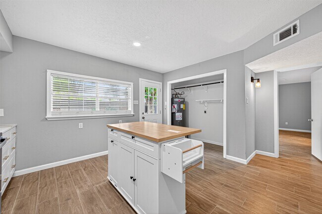 Building Photo - 9231 Baronsmede Dr