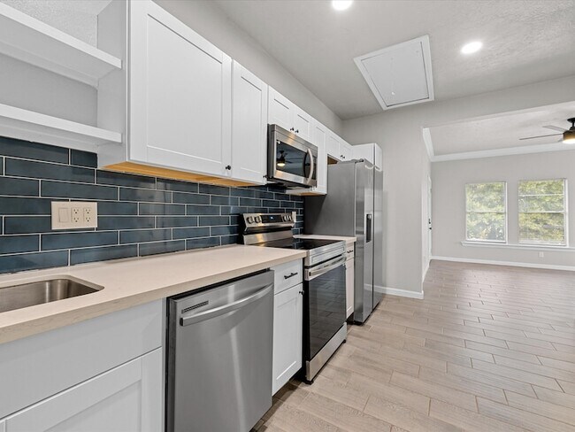 Building Photo - 1119 Waugh Dr