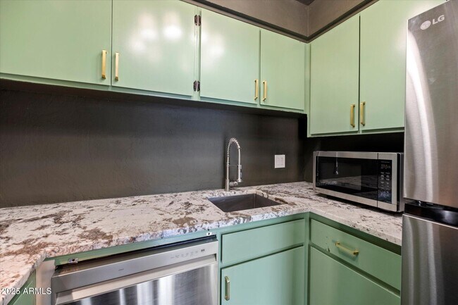 Building Photo - 1018 E Osborn Rd