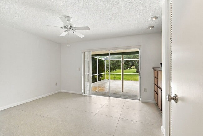 Building Photo - 1257 Fairway Cir S