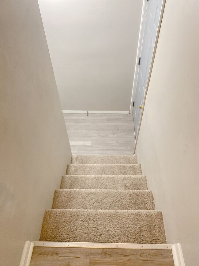 Building Photo - Millard 3 bed 2 bath $1900