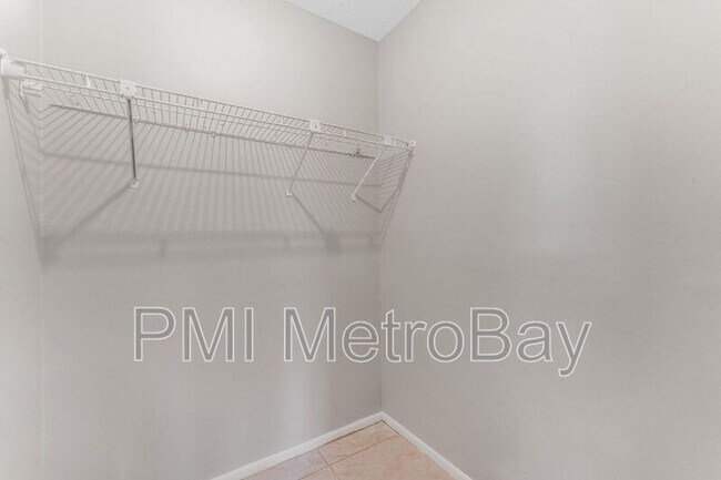 Building Photo - 7250 Applegate Dr