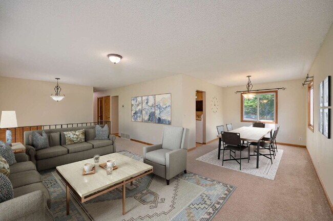 Building Photo - 5 Bedroom Chanhassen Home with fully fenced backyard, basketball court, garden beds.  Fabulous Ho...