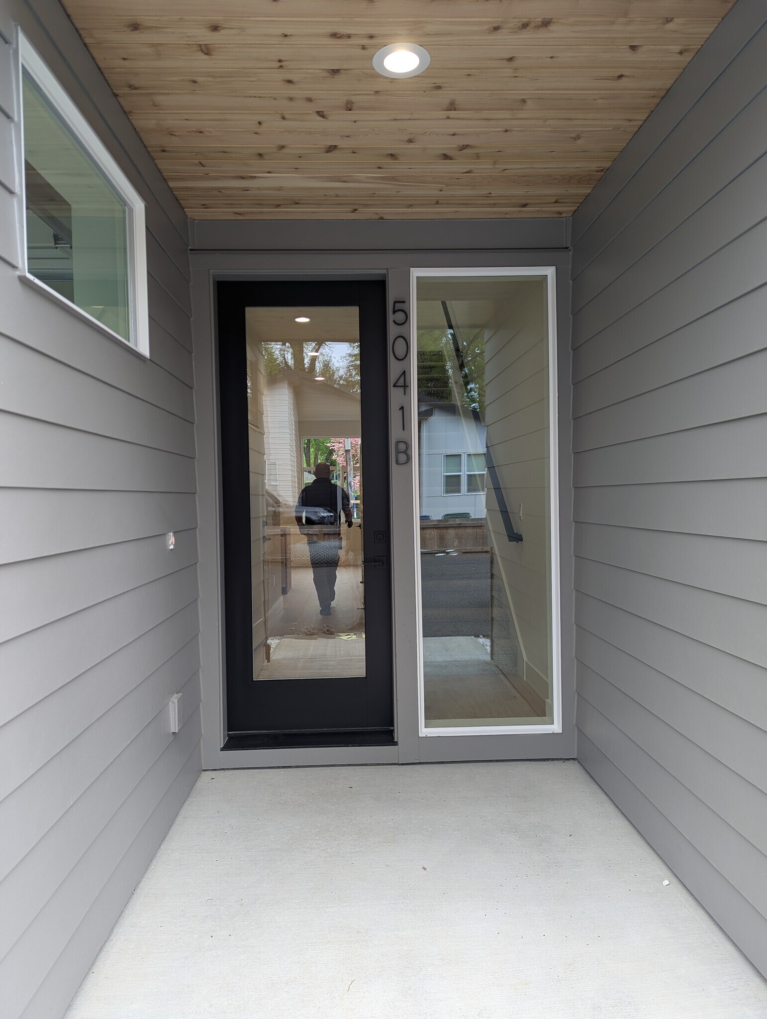 Building Photo - 5041 SE King Rd