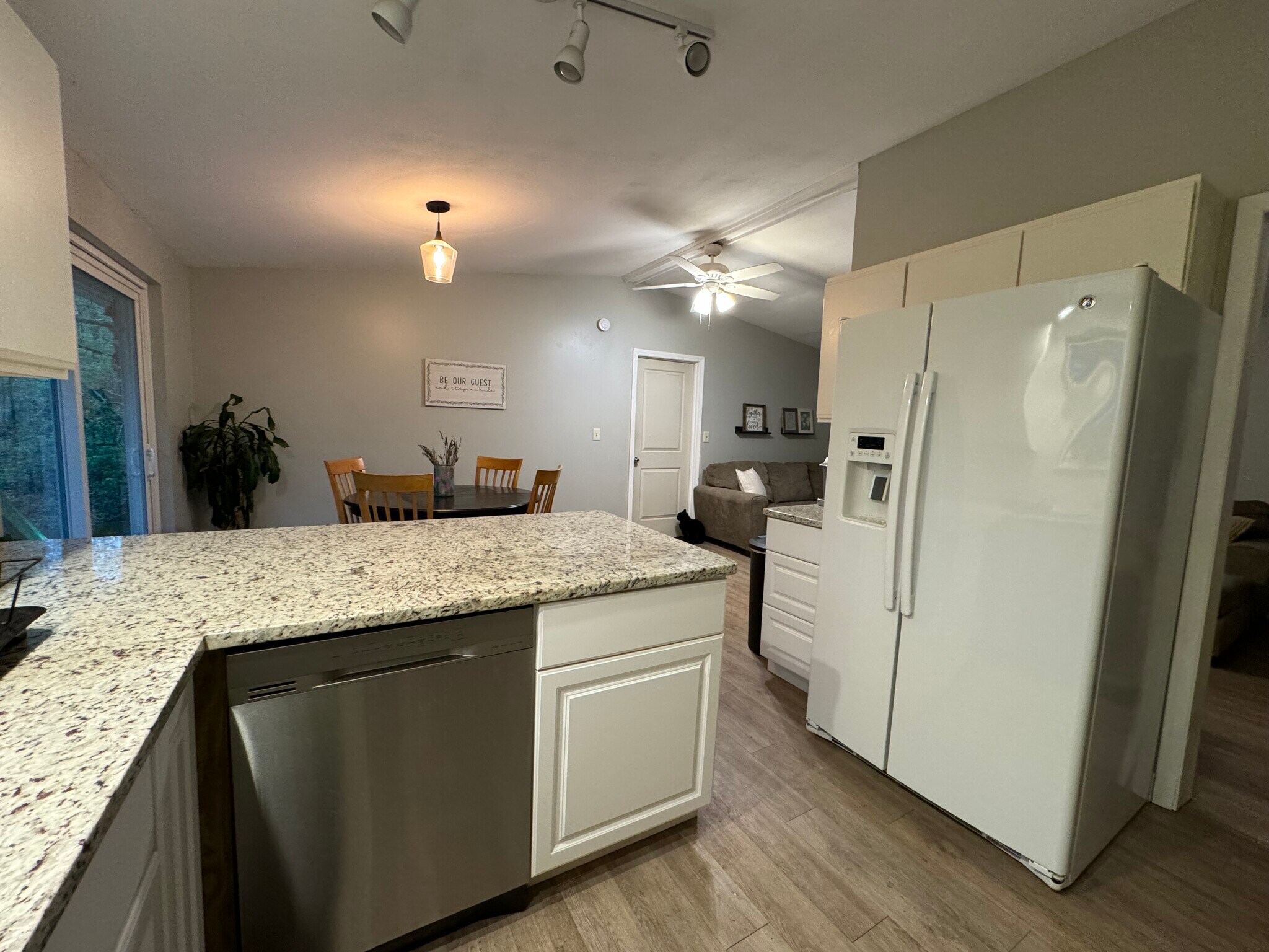 Building Photo - 4304 Bradley Dr