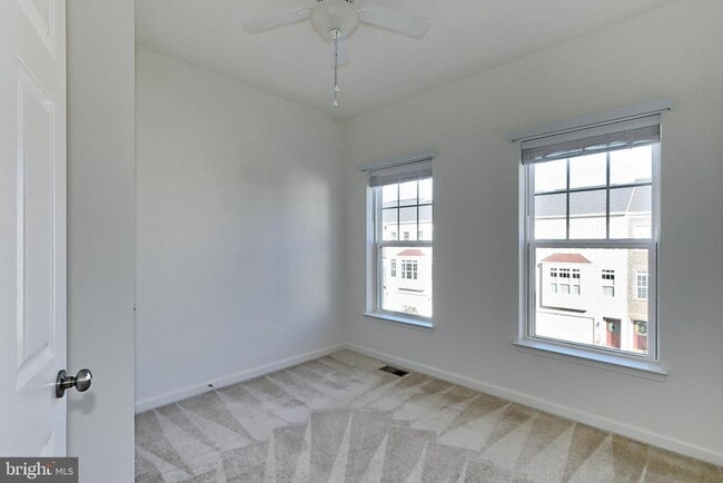 Building Photo - 210 Apsley Terrace