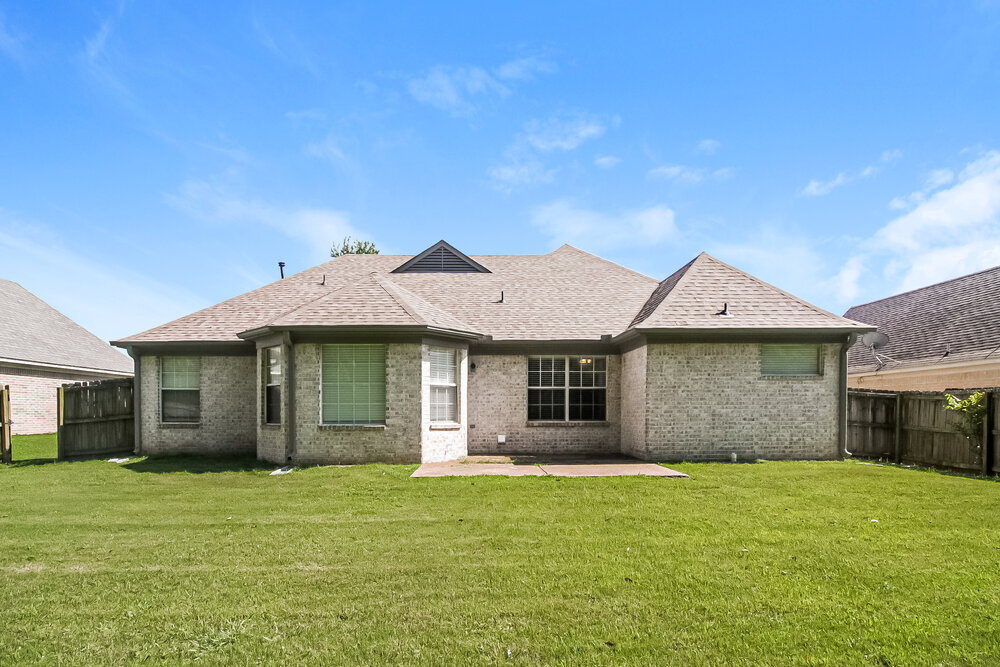 Building Photo - 160 Garden View Dr