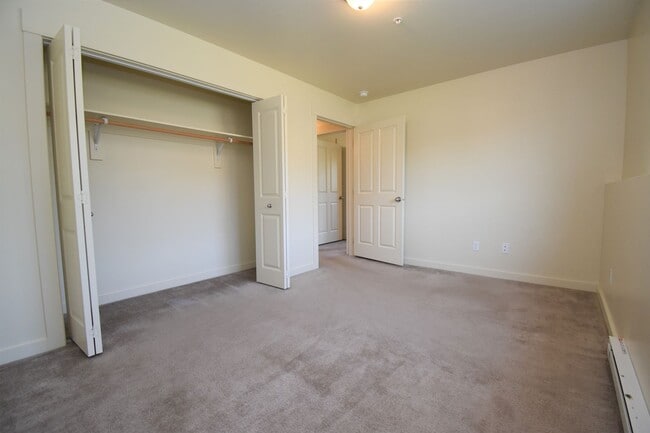 Building Photo - 807 W Villard St