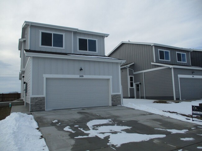 Building Photo - Brand New Berthoud Property facing the Mou...