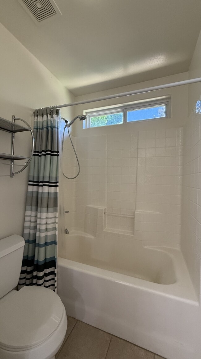 Building Photo - 142 W Reese Ave