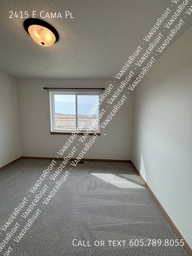 Building Photo - 2415 Cama Pl