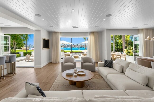 Building Photo - 2401 Bayshore Dr