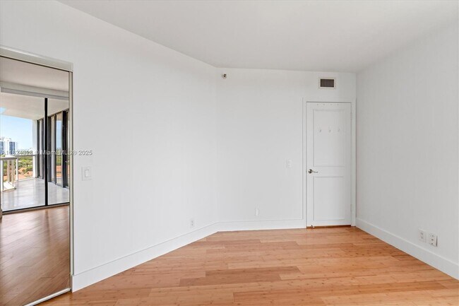 Building Photo - 3610 Yacht Club Dr