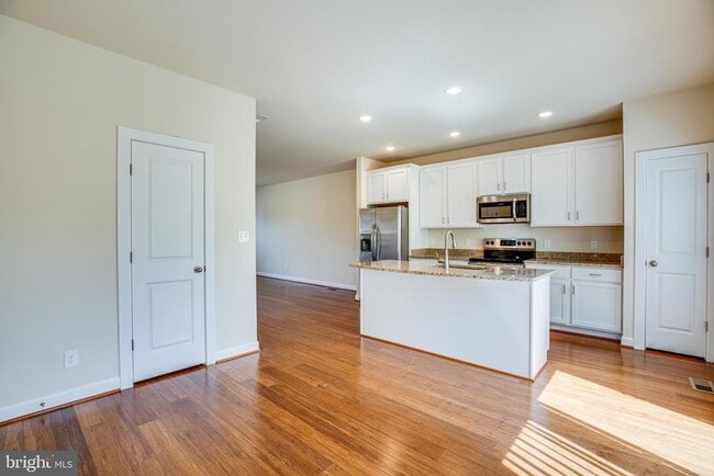 Building Photo - 30 Andrews Pl