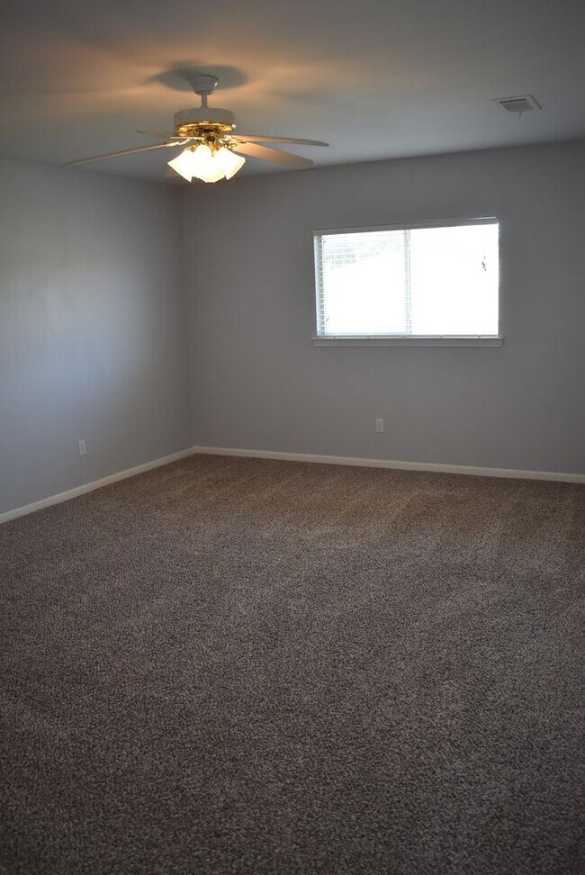 Building Photo - 509 Lakota Ln