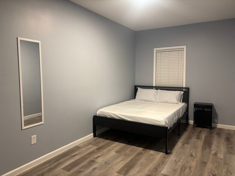 Building Photo - 4560 Persian Trl