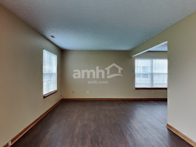 Building Photo - 998 Canary Creek Dr