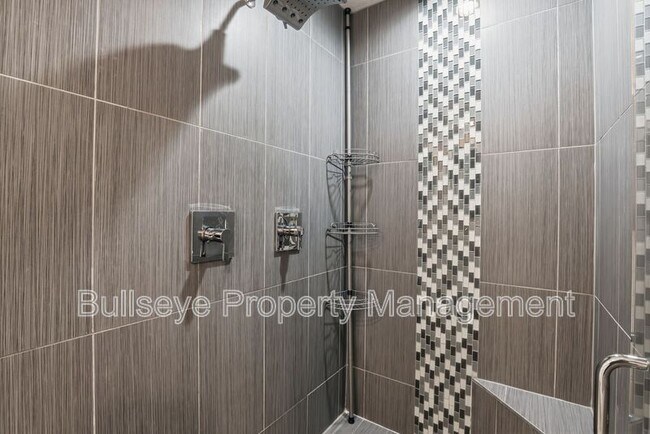 Building Photo - 5029 S 11th Pl