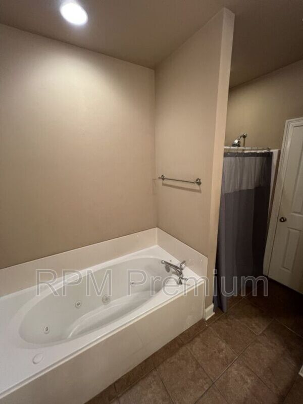 Building Photo - 4000 Mchugh Rd