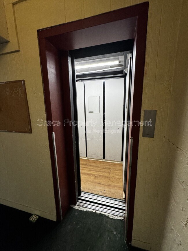 Building Photo - 364 S Ironton St